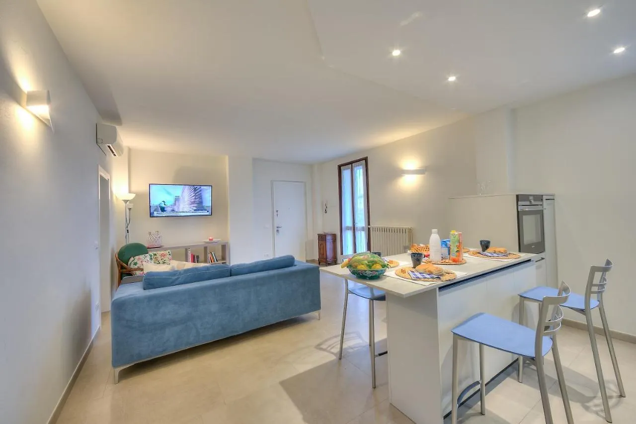 Agata Maisonette- Historical Center - Happy Rentals توسكولانو ماديرنو 0*,  إيطاليا